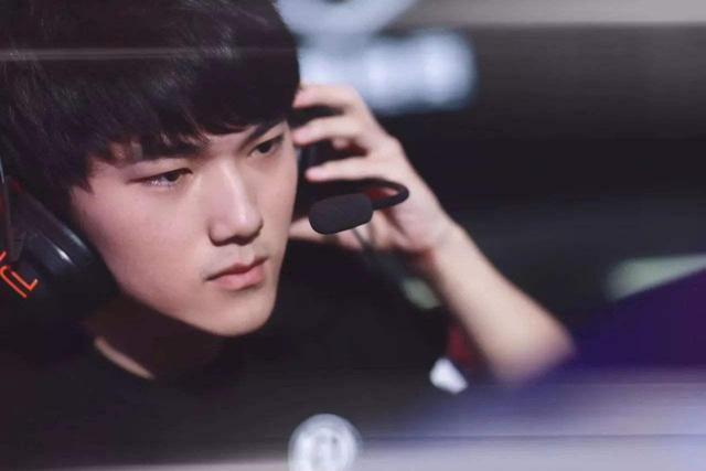 Rhilech 加入 NAVI，迎接 2026 赛季