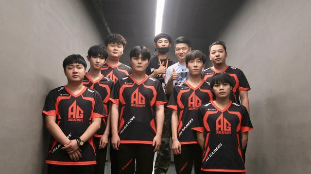 今天的转会摘要： Invictus Gaming 的“全明星”战队组建完成！ Scout 加入 JD Gaming ，与 Peyz 组成“Korean Double C”